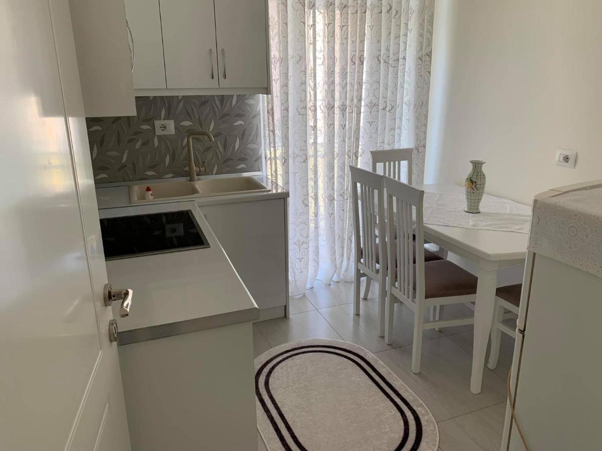 Apartament Oresti Korce Eksteriør billede